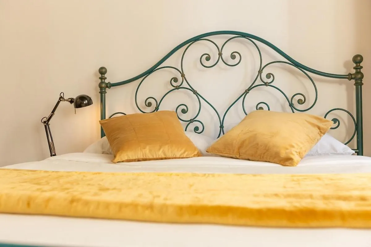 The Wish Apartment - City Life - M1 Station Milano 0*,  İtalya